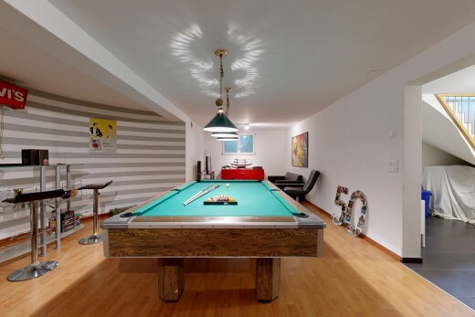 piscine avec inside property et billard