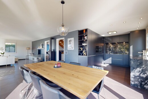 salle à manger avec inside property, natural light, lumière naturelle, drywall, et cloison sèche