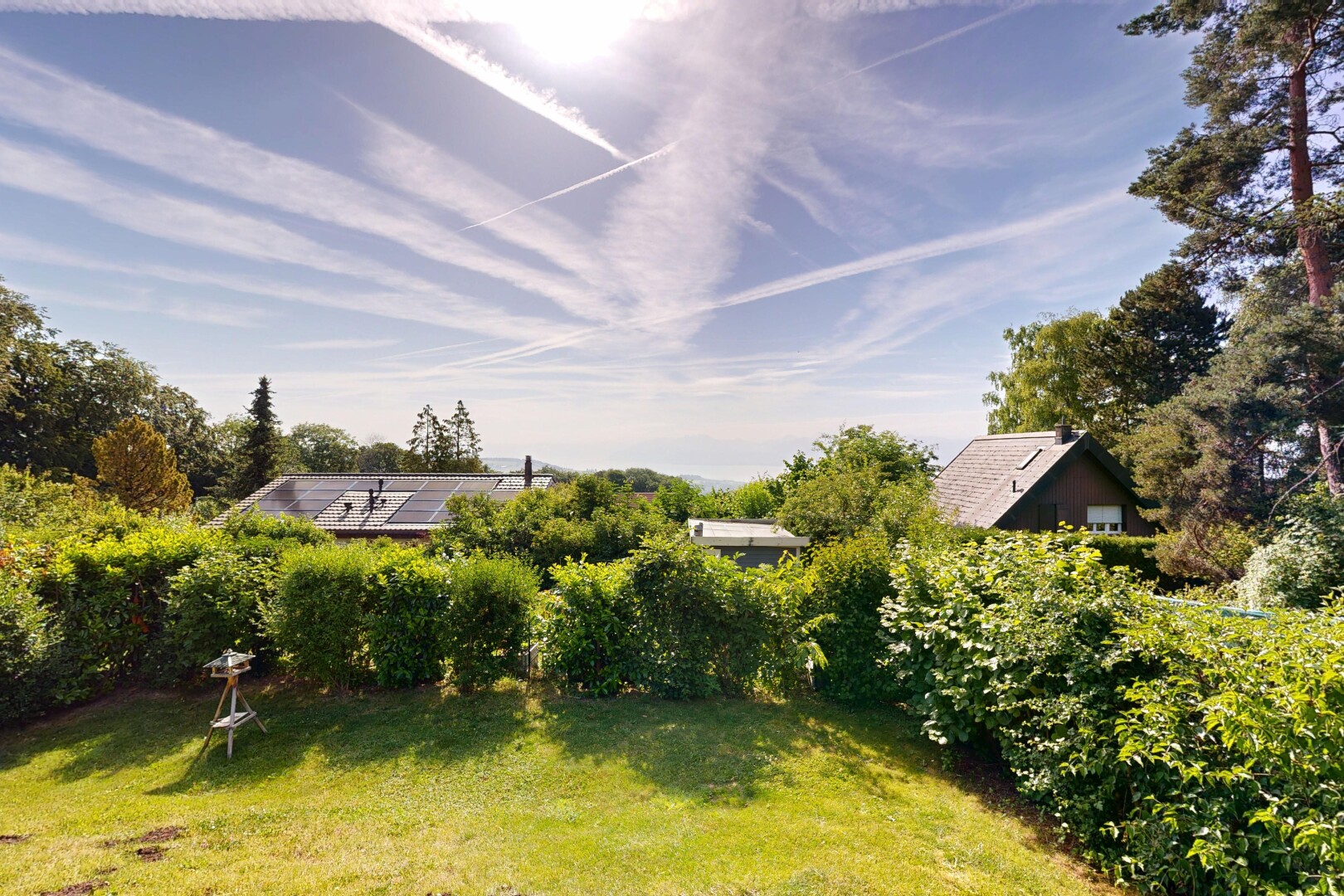 jardin avec pelouse, day time, et from property
