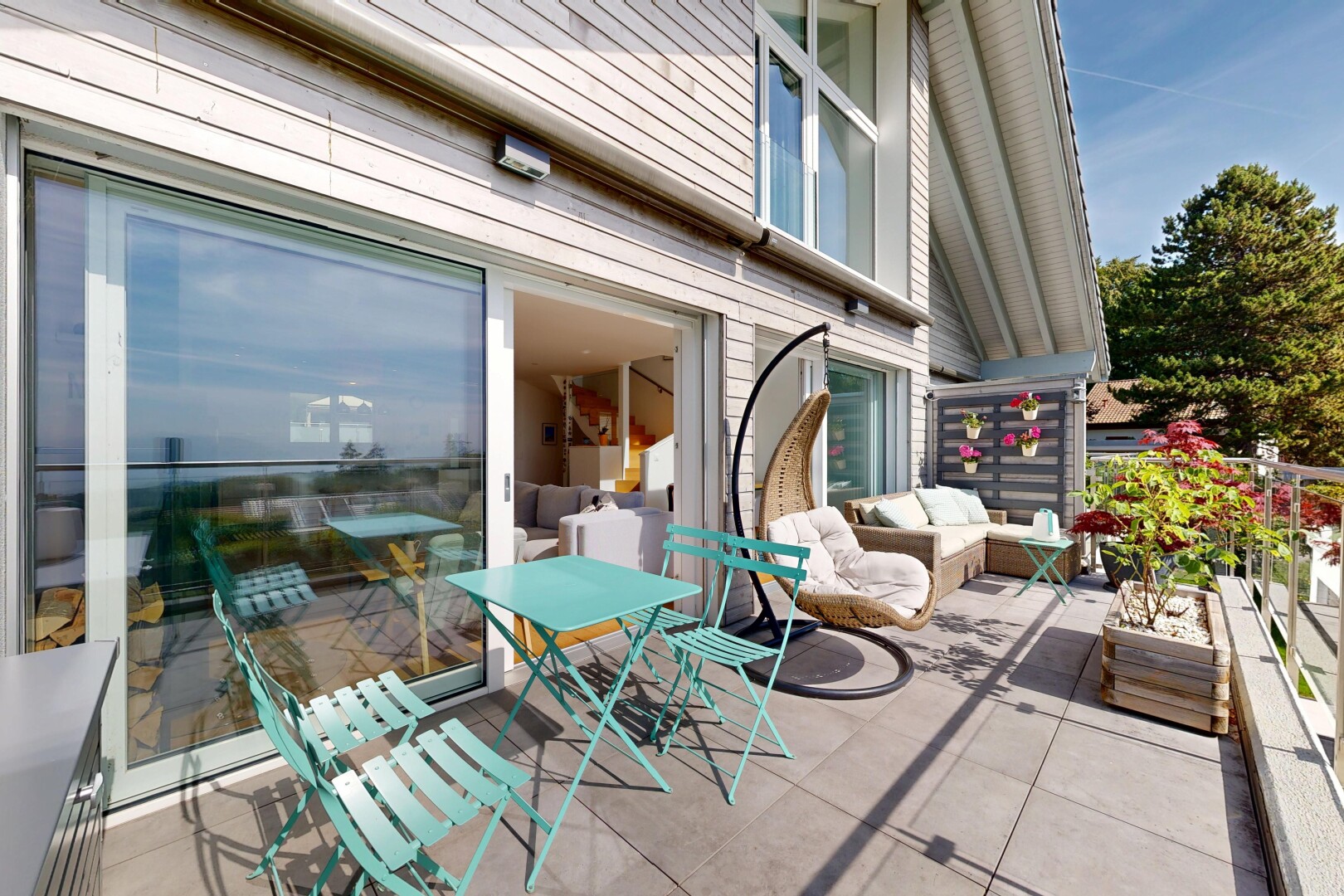 terrasse avec from property et day time