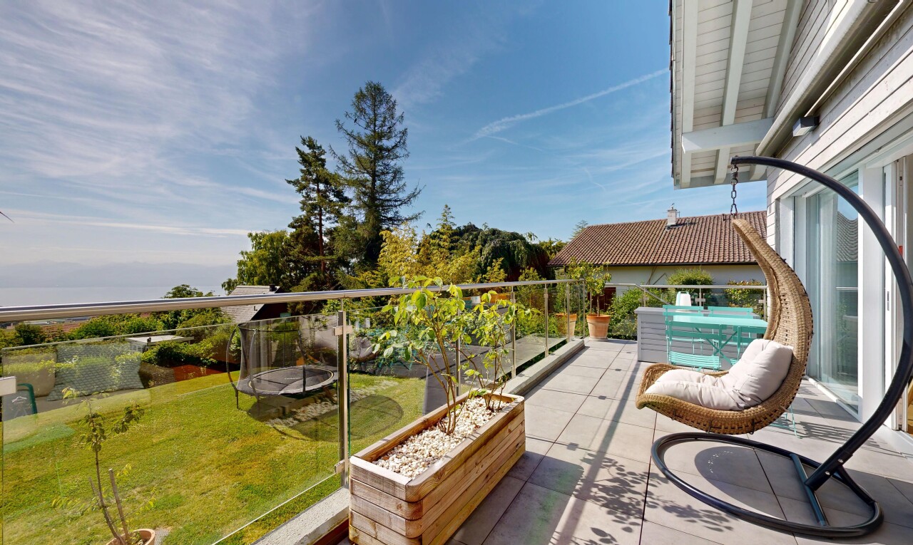 balcon avec from property, day time, et balcon