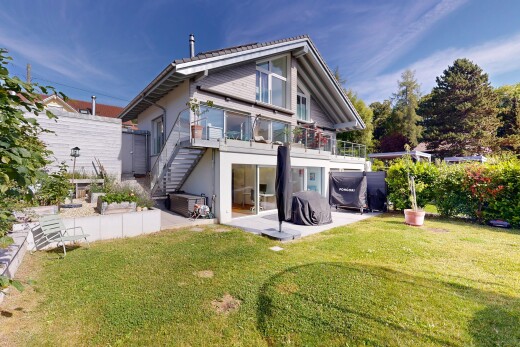 außenansicht mit treppen, from property, terrasse, rasen, und day time