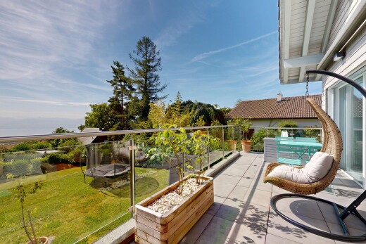 balcon avec from property, day time, et balcon