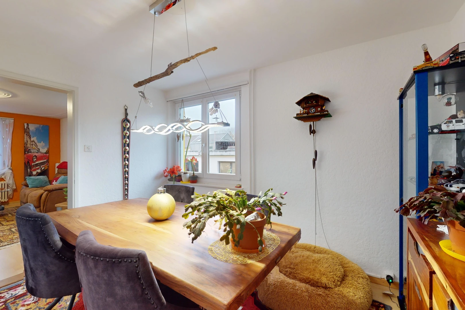 salle à manger avec lumière naturelle
