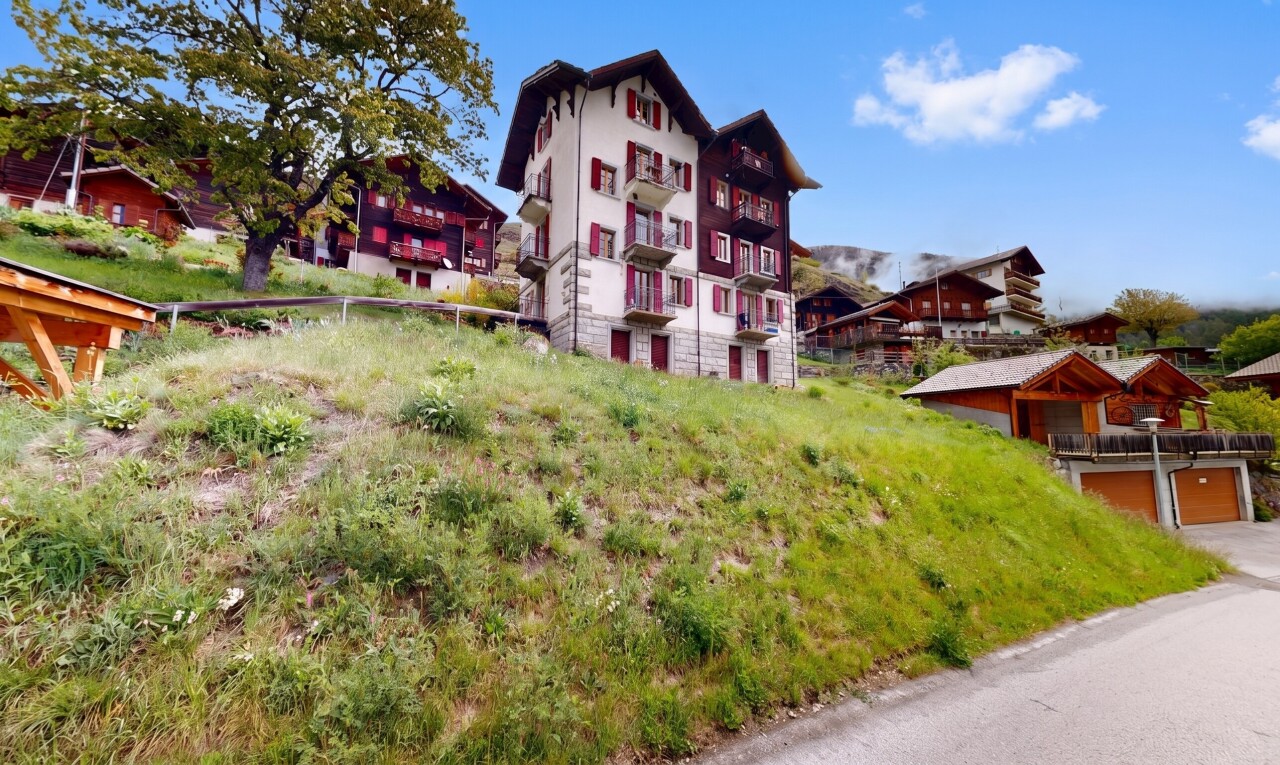 façade avec apartment complex view, from community, et day time