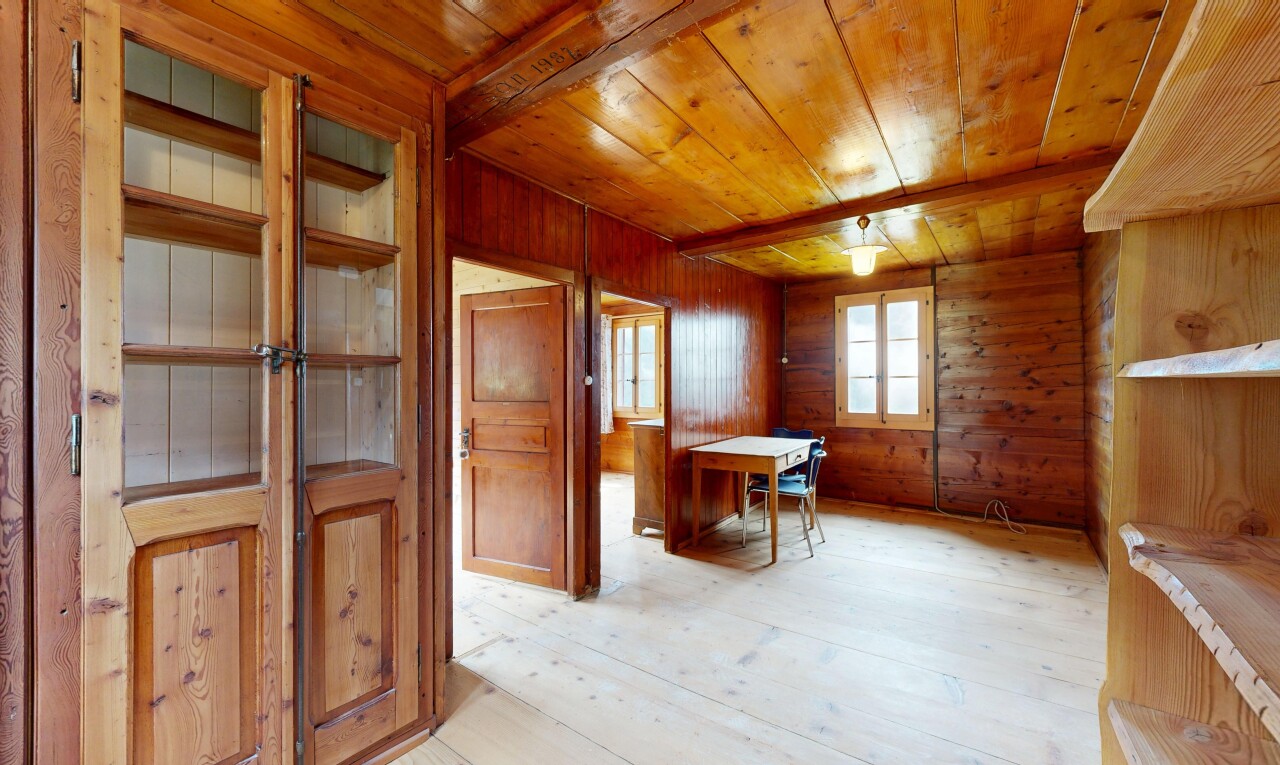 salle à manger avec plafond en bois, wood ceiling, sol en finition bois, wood finish floor, et hardwood floor