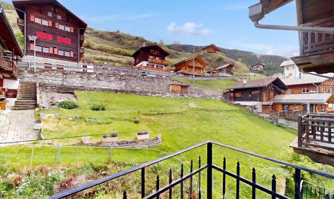 vue sur la montagne avec from property et day time