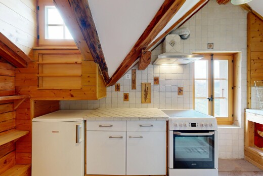 cuisine avec lumière naturelle, natural light, cuisinière, light floor, et light countertops