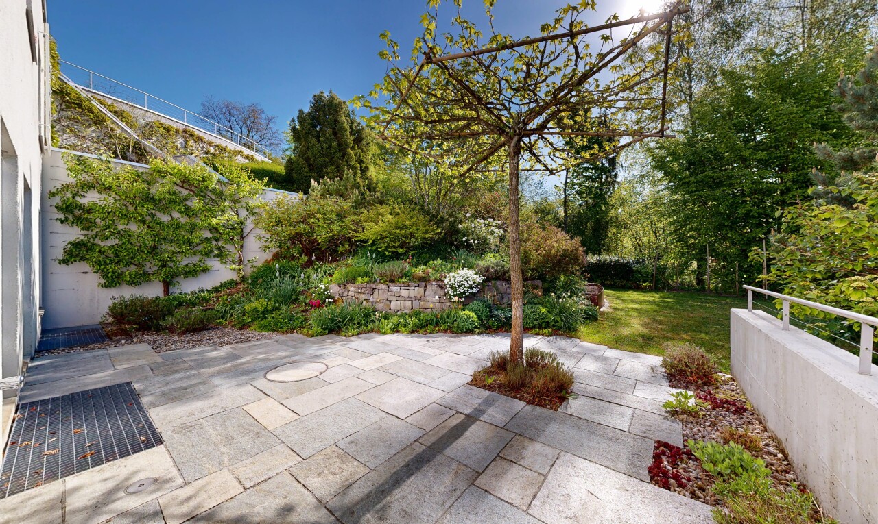 garten mit zaun, day time, und from property