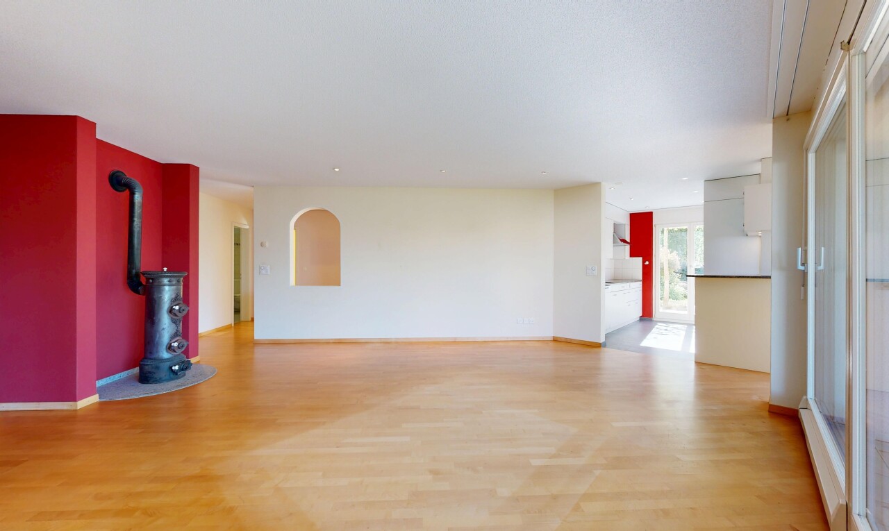 leerer raum mit wood finish floor, holzfußboden, inside property, drywall, und gipskartonwand