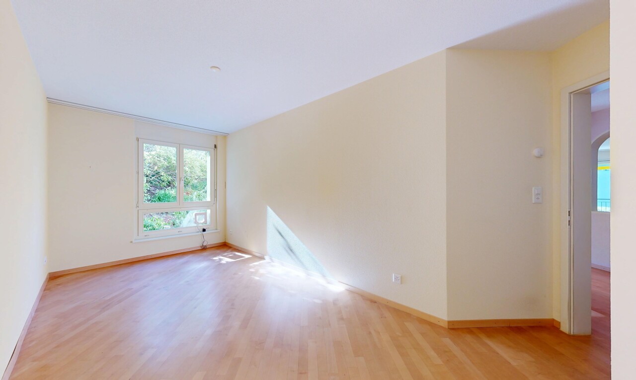 leerer raum mit wood finish floor, holzfußboden, drywall, gipskartonwand, und inside property