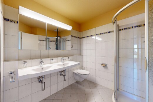 salle de bains avec salle de bain complète, light floor, douche, inside property, et tile wall