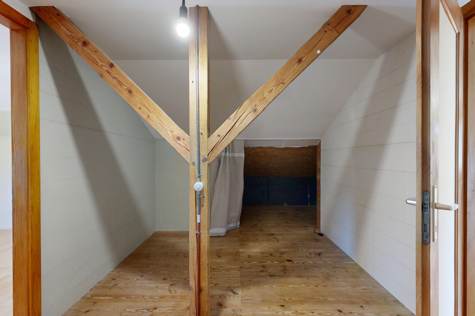 treppe mit holzfußboden, wood finish floor, und inside property