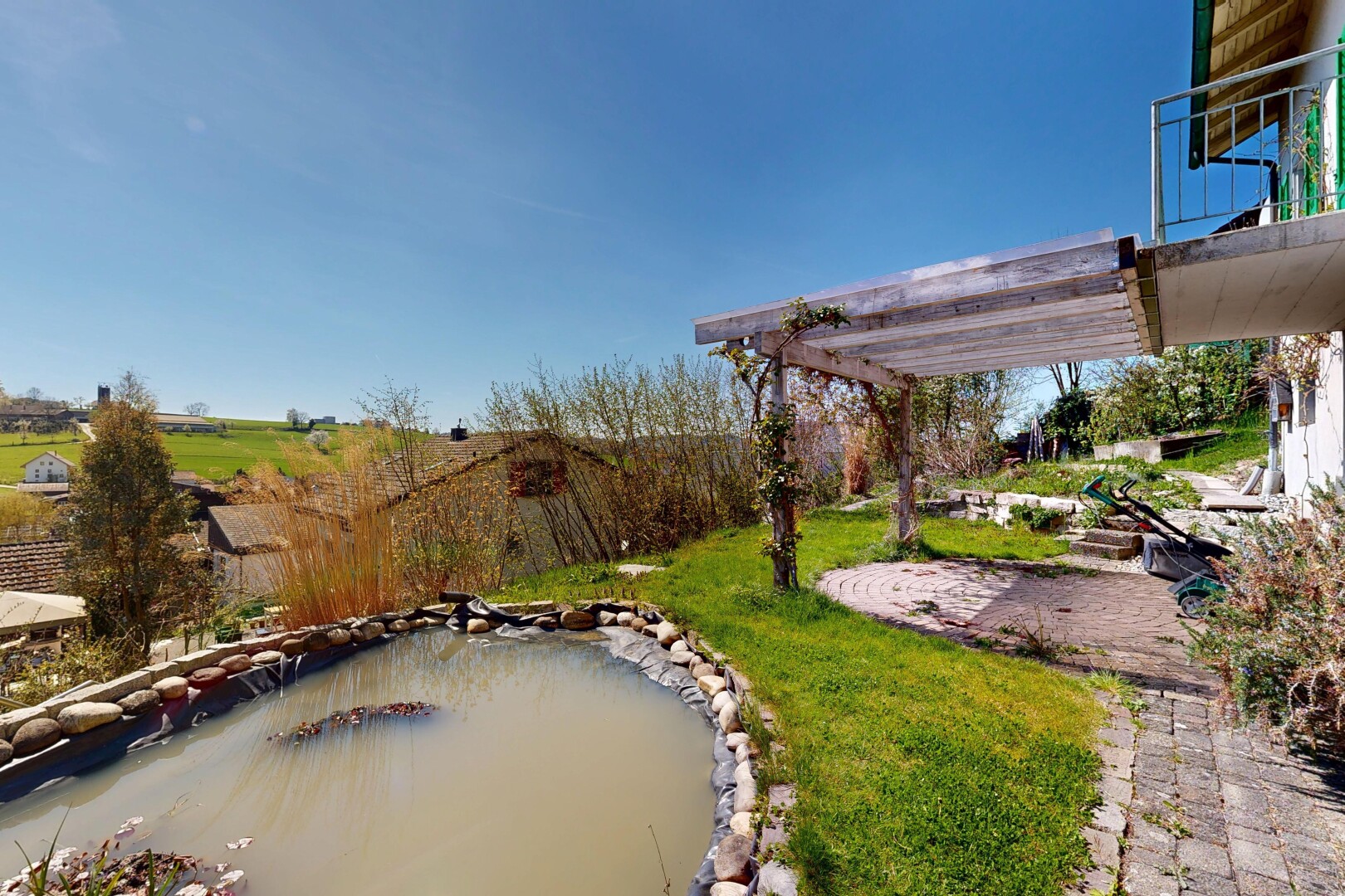 seesicht mit from property, garten teich, garden pond, zaun, und day time