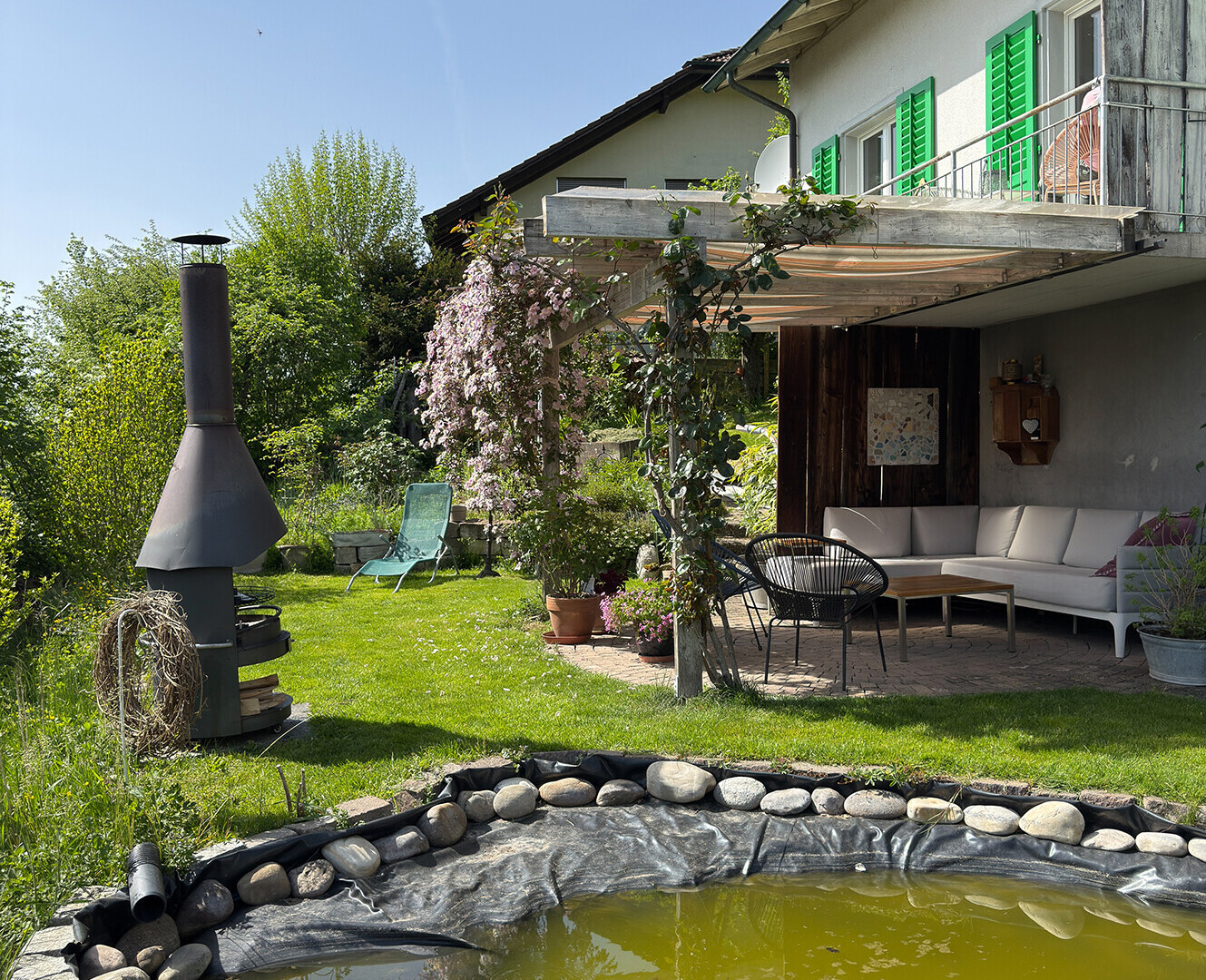 garten mit wohnraum im freien, terrasse, property visible, balkon, und day time