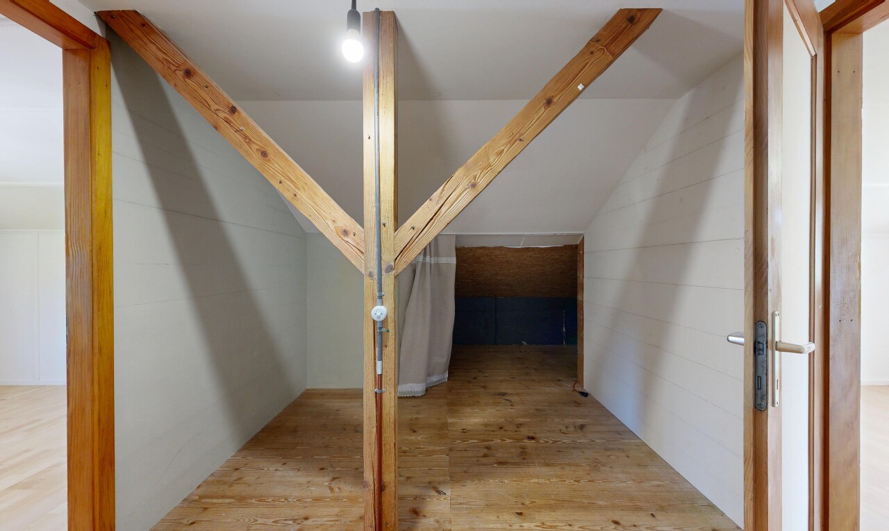 treppe mit holzfußboden, wood finish floor, und inside property