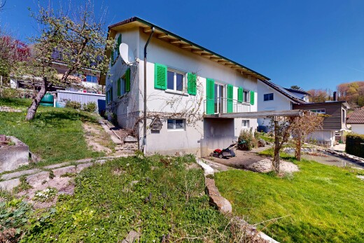 außenansicht mit rasen, property visible, stuckverkleidung, und day time
