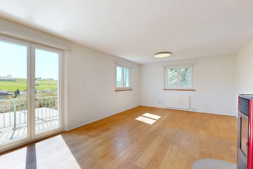 pièce vide avec inside property, sol en finition bois, wood finish floor, radiateur, et cloison sèche