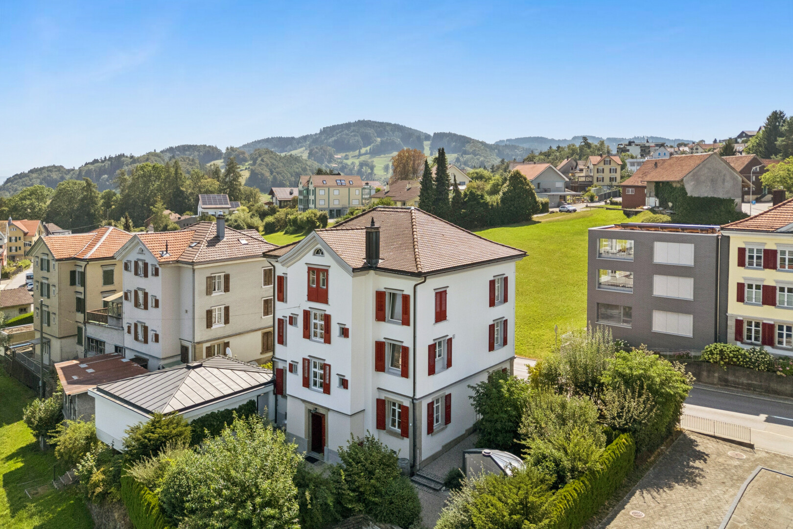 außenansicht mit drone view und day time