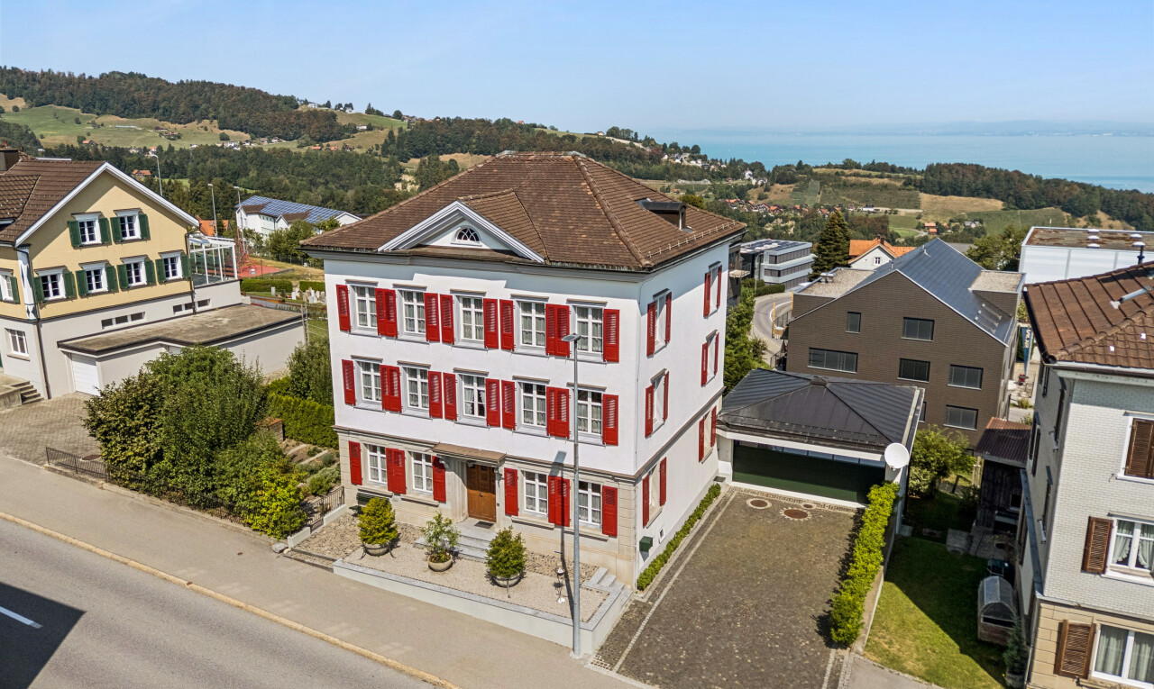 view of home featuring a residential view and street lights