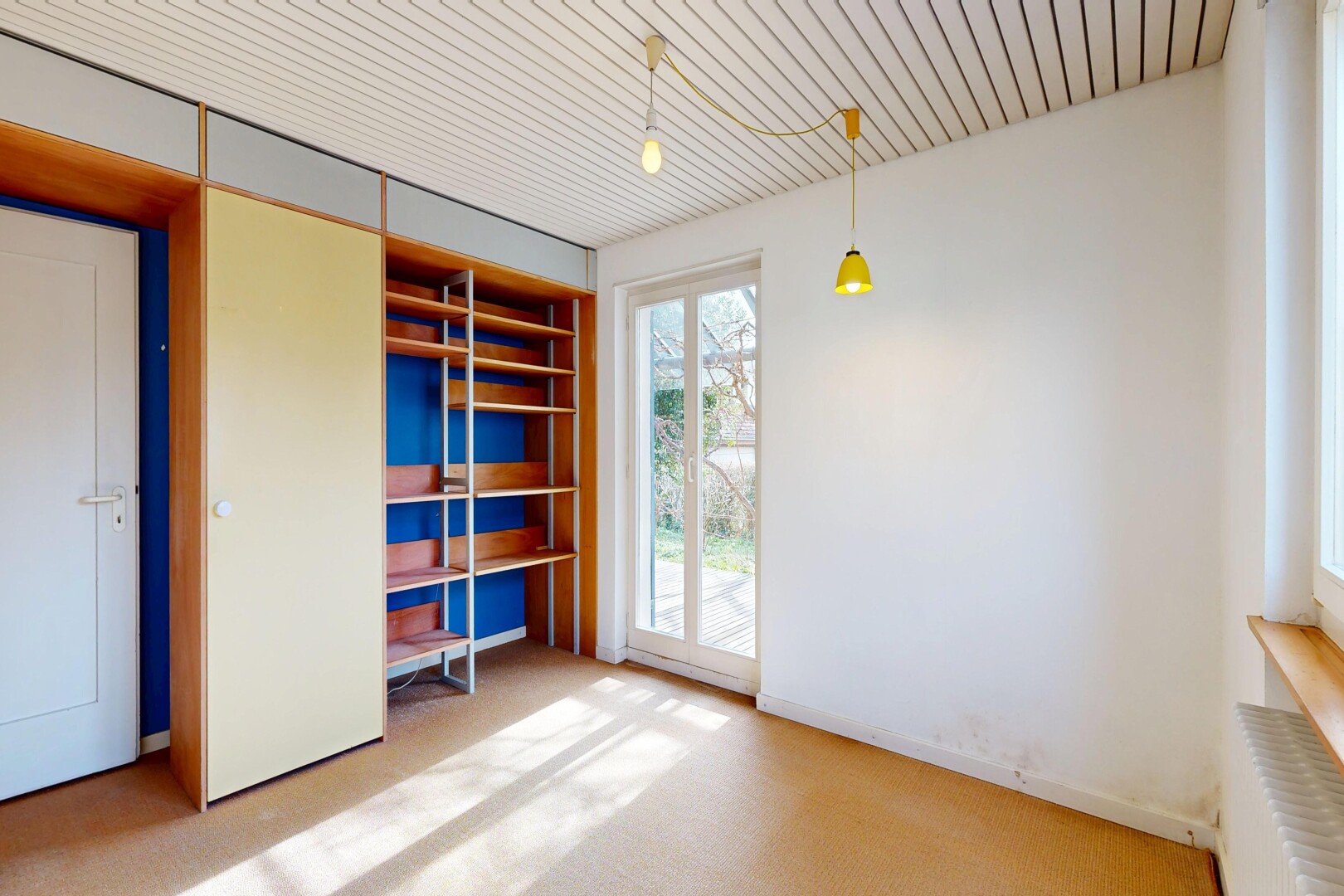 pièce vide avec lumière naturelle, natural light, inside property, moquette, et carpet