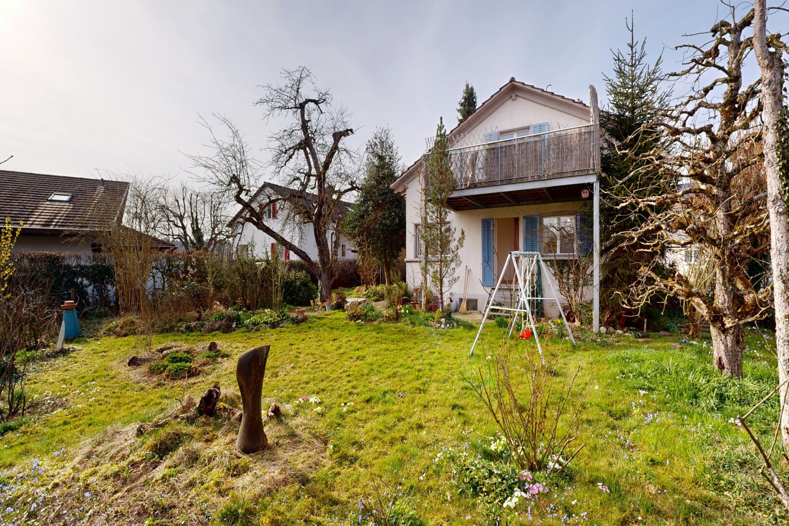 façade avec pelouse et property visible