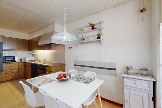 esszimmer mit inside property, drywall, gipskartonwand, küchenrückwand beim Herd, und waschbecken