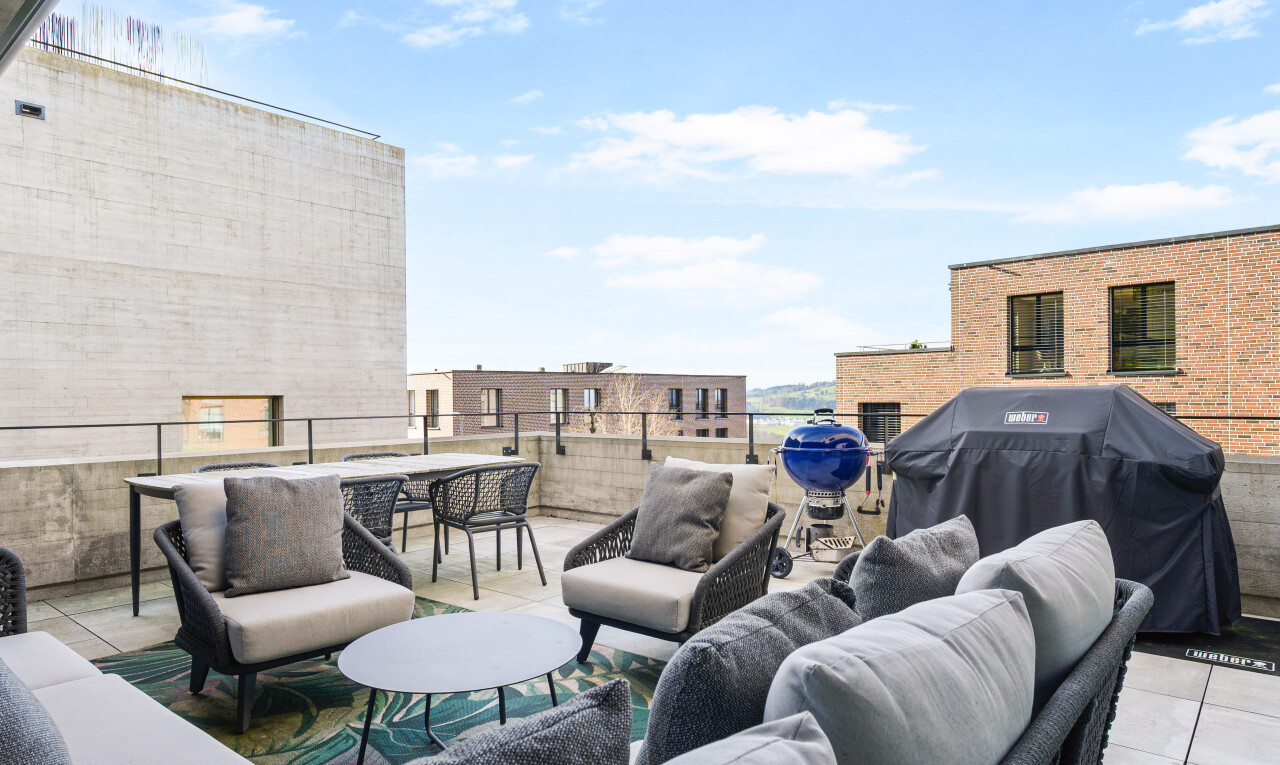 terrasse mit wohnraum im freien, terrasse, grill, from property, und day time