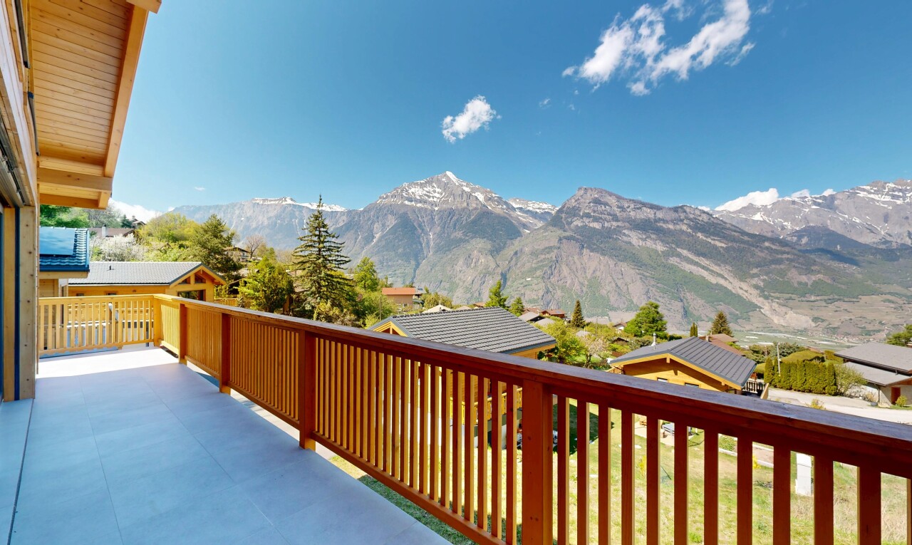 balkon mit from property, blick auf die berge, mountain view, und day time