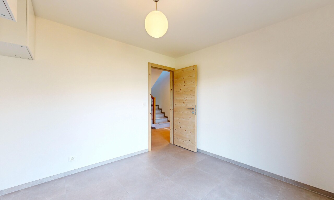 leerer raum mit drywall, gipskartonwand, baseboards wall, sockelleisten, und inside property