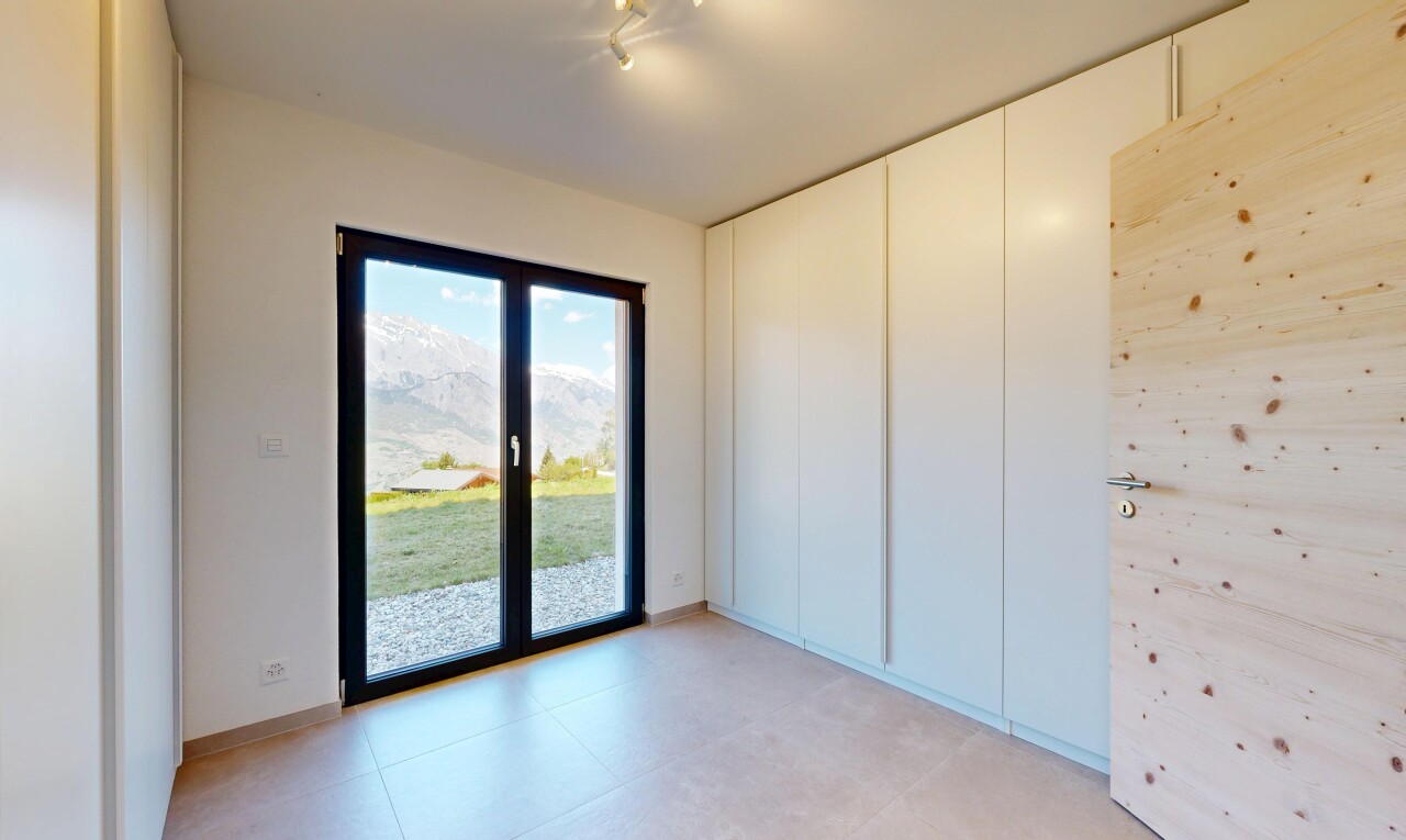 leerer raum mit inside property, natürliches licht, natural light, day time, und gipskartonwand