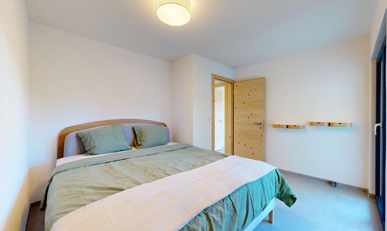 zimmer / schlafzimmer mit drywall, gipskartonwand, inside property, baseboards wall, und sockelleisten
