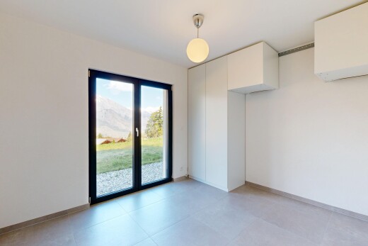 empty room featuring baseboards and a mountain view