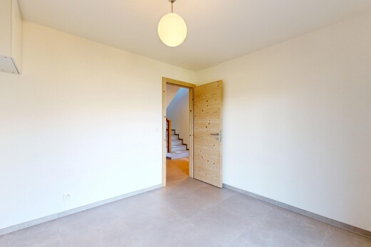 pièce vide avec drywall, cloison sèche, baseboards wall, plinthes murales, et inside property