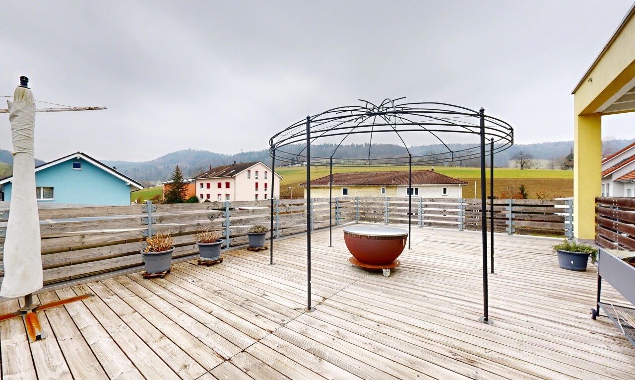 terrasse avec vue sur la montagne