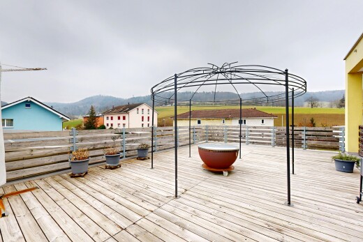 terrasse avec vue sur la montagne