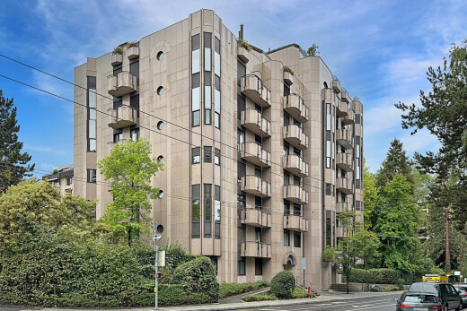 extérieur du bâtiment avec property visible, day time, apartment complex view, et vue sur le complexe d'appartements