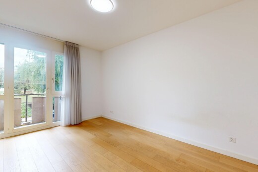 pièce vide avec inside property, cloison sèche, drywall, plinthes murales, et baseboards wall
