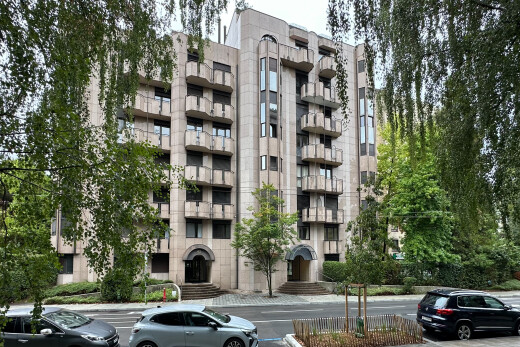 extérieur du bâtiment avec property visible, vue sur le complexe d'appartements, apartment complex view, et overcast