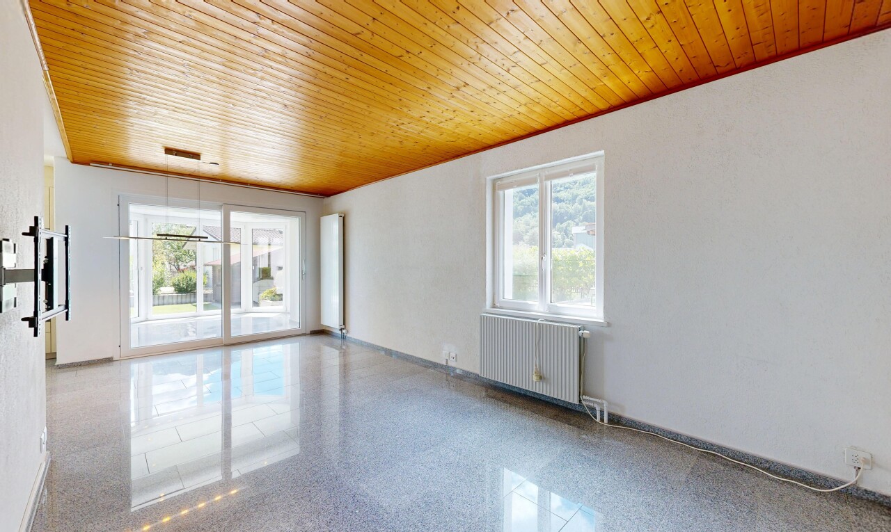 leerer raum mit natural light, natürliches licht, inside property, kühler, und wood ceiling