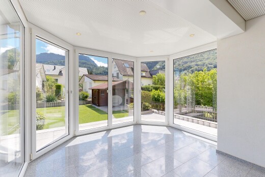 leerer raum mit natural light, natürliches licht, day time, inside property, und floor ceiling windows