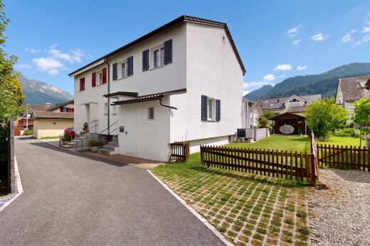 outdoor house with a mountain view, stucco siding, and a residential view
