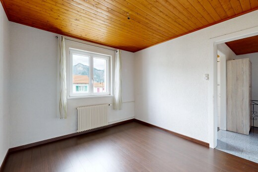 leerer raum mit holzdecke, wood ceiling, inside property, natürliches licht, und natural light