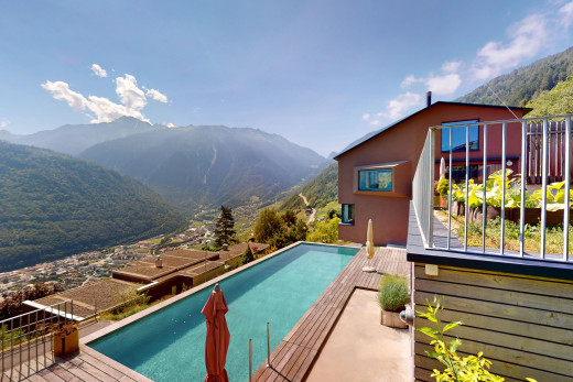 schwimmbad mit blick auf die berge