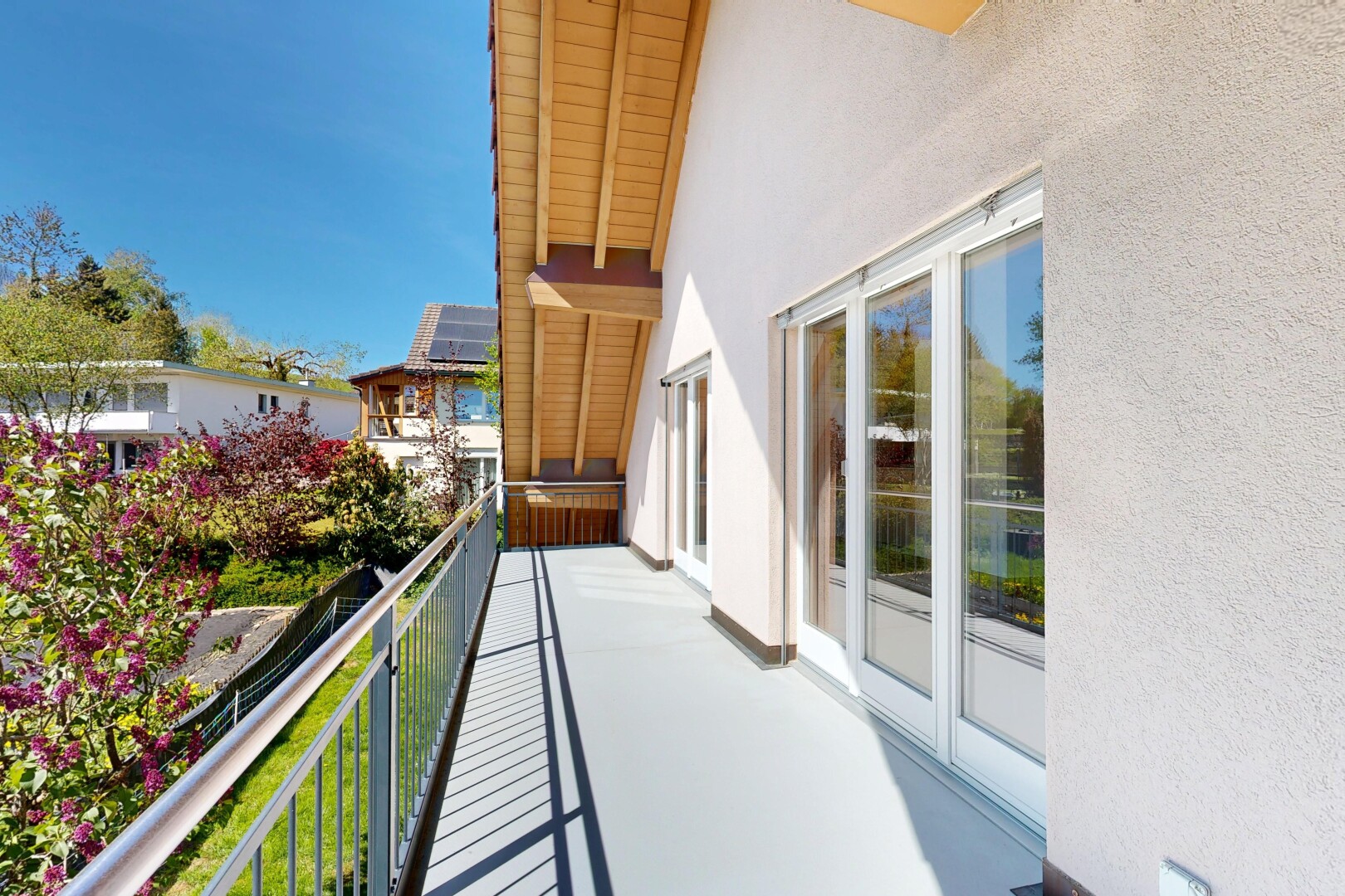 balkon mit balkon, day time, und from property