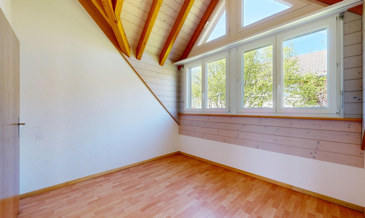 leerer raum mit holzfußboden, wood finish floor, balkendecke, beamed ceiling, und holzdecke