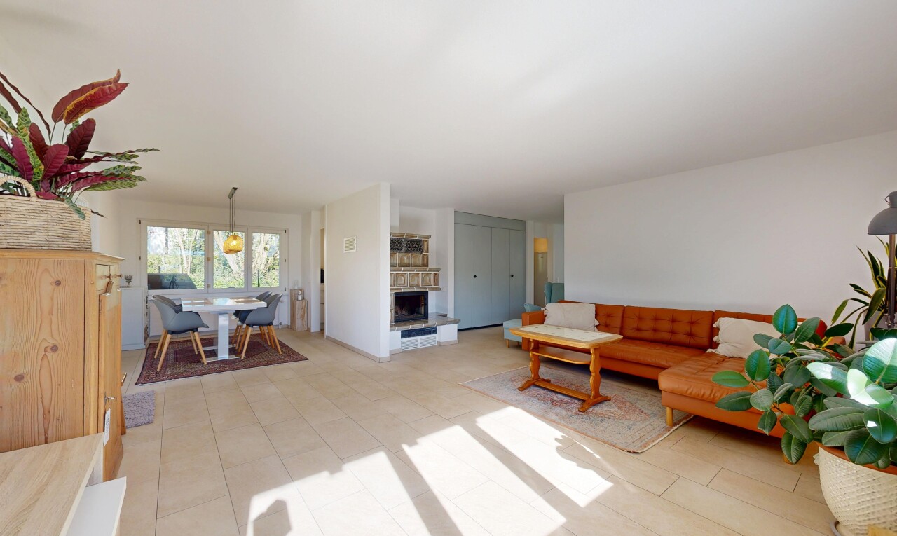 wohn- / esszimmer mit natural light, natürliches licht, inside property, drywall, und gipskartonwand