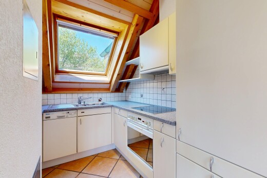 cuisine avec armoires blanches, white cabinets, four, dosseret, et backsplash