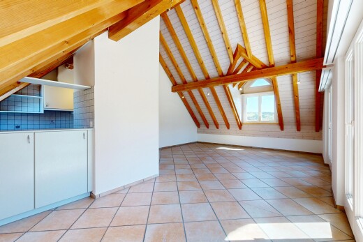 pièce vide avec beamed ceiling, plafond à poutres, inside property, light floor, et vaulted ceiling