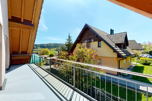 balcon avec from property, day time, et balcon
